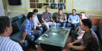 Sekretariat DPRD Tanjab Timur Sambut Studi Banding DPRD Batang Hari