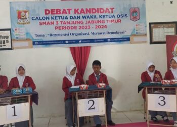 Panitya Osis SMANTRI Tanjabtim Melaksanakan Debat Kandidat