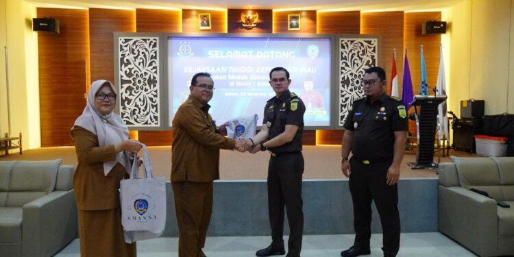 Kejati Kepri Gelar Jaksa Masuk Sekolah, Edukasi Pelajar SMAN 1 Batam