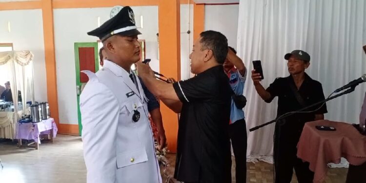 Sekda Safril Lantik Agus Setiawan Kades Rantau Jaya