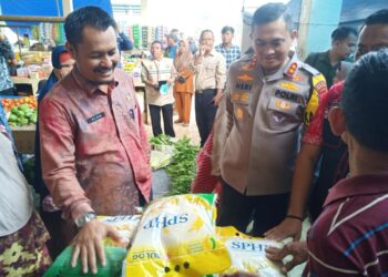 Kadis Ketahanan Pangan Bersama Kapolres Dan Satgas Pangan Melakukan Sidak Pasar