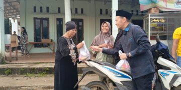 Sosialisasi Sambil Bagikan Takjil, Muslimin Tanja : Semoga Berkah