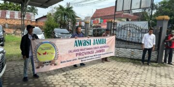 Geruduk Kantor Bawaslu Kota Jambi, Ini Tuntutan AWaSI