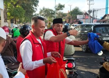 Ditreskrimum Polda Jambi Berbagi, Ratusan Paket Takjil Dibagikan ke Masyarakat Jelang Buka Puasa