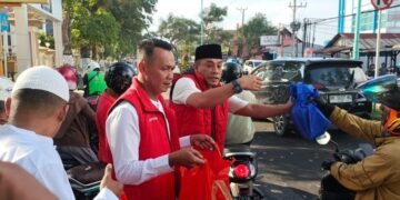 Ditreskrimum Polda Jambi Berbagi, Ratusan Paket Takjil Dibagikan ke Masyarakat Jelang Buka Puasa