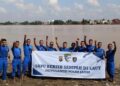Semangat Ramadhan, Personil Ditpolairud Polda Jambi Bersih-bersih Sampah Sungai Batanghari