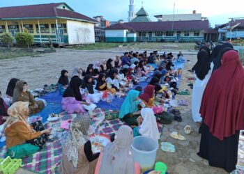Keluarga Besar SD 16/X Nipah Panjang Buka Puasa Bersama Anak Pesantren