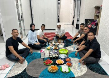 Bersama Pakar Komunikasi Dan Motivator Nasional, Dirpolairud Polda Jambi Buka Puasa Di Rumah Dinas