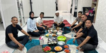 Bersama Pakar Komunikasi Dan Motivator Nasional, Dirpolairud Polda Jambi Buka Puasa Di Rumah Dinas