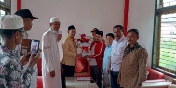 Bukti Keseriusan Ikut Bacabup Tanjab Timur, MT Kembalikan Formulir ke PDIP