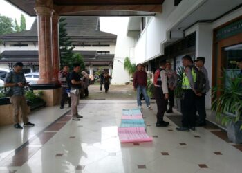 Demo di Dinas Pendidikan Provinsi Jambi, AWaSI Jambi Soroti Pergantian Seragam Sekolah