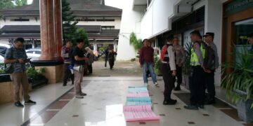 Demo di Dinas Pendidikan Provinsi Jambi, AWaSI Jambi Soroti Pergantian Seragam Sekolah