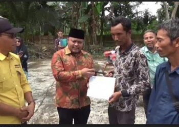 Tingkatkan Produktifitas Pertanian, Wakil Bupati Tanjab Timur Serahkan Alsintan ke Kelompok Tani