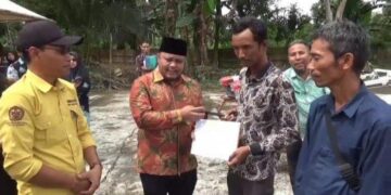 Tingkatkan Produktifitas Pertanian, Wakil Bupati Tanjab Timur Serahkan Alsintan ke Kelompok Tani