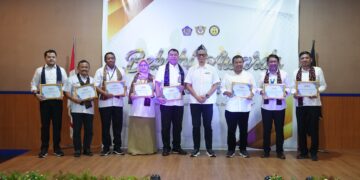 Bupati Romi Hariyanto Terima Penghargaan Dari Bea Cukai Jambi