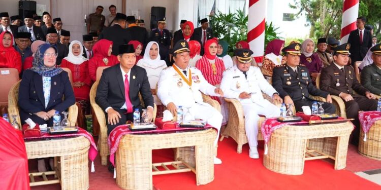 Ketua DPRD Kabupaten Tanjung Jabung Timur, Mahrup, S.E. menghadiri upacara peringatan Hari Ulang Tahun Kemerdekaan Republik Indonesia Ke- 79 Tahun