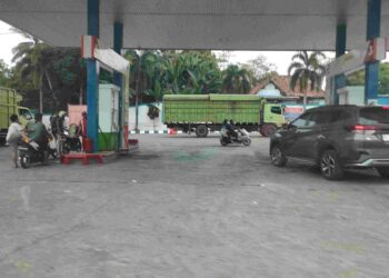 “Kebal Hukum? Pertamina Diduga Izinkan Penyalahgunaan Solar Subsidi di SPBU Paal 7”