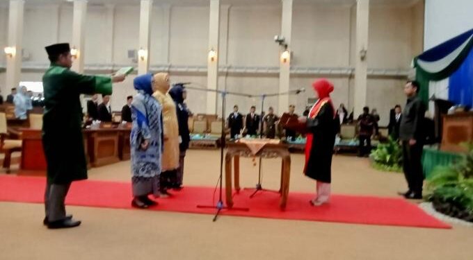 Tiga unsur pimpinan DPRD Kabupaten Tanjung Jabung Timur (Tanjabtim)  di lantik. 