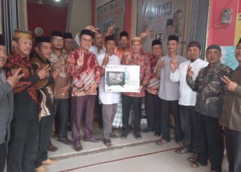 Cawabup No Urut 2 Muslimin Tanja Serahkan Hadiah Turnamen Domino