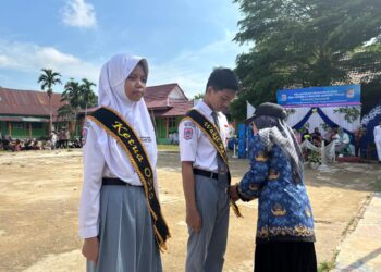 Kepsek Smantri Tanjabtim Lantik Ketua Osis Terpilih