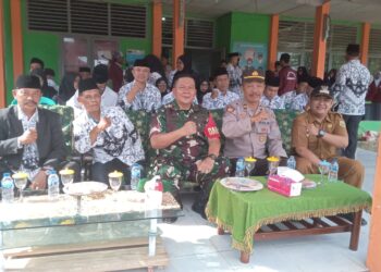 Pengurus PGRI Kecamatan Nipah Panjang Peringati Hari Guru Nasional dan Hari PGRI