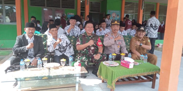 Pengurus PGRI Kecamatan Nipah Panjang Peringati Hari Guru Nasional dan Hari PGRI