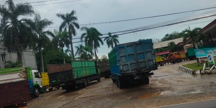 “Solar Subsidi untuk Masyarakat atau Industri? SPBU Pal 10 Dianggap Lalai”