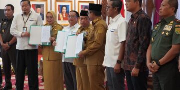 Gubernur Al Haris Serahkan DIPA dan TKD 2025: “Kelola Anggaran APBD dengan Bijaksana”