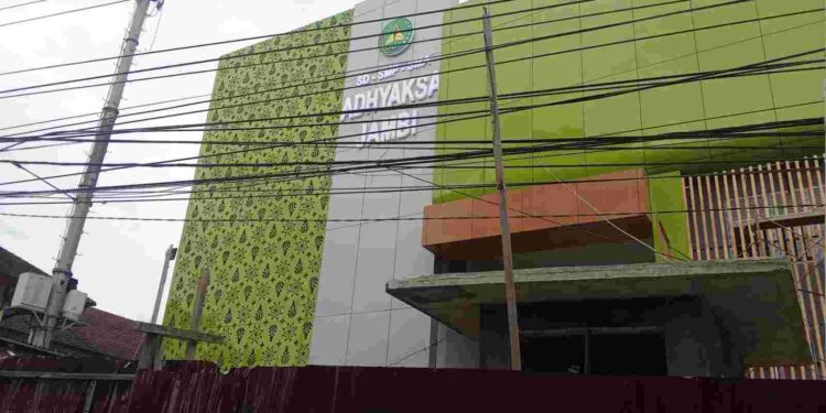 Proyek Sekolah Adhyaksa Jambi Diduga Langgar K3 dan SMKK, Instansi Terkait Diminta Bertanggung Jawab