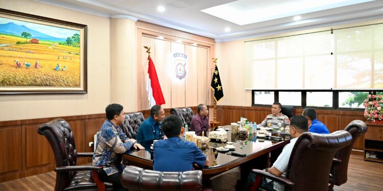 Kapolda Jambi Silaturahmi dengan Direksi PT. Pelindo Regional 2 Jambi, Perkuat Sinergi Awal Tahun 2025