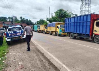 “Gubernur JAMBI: Jalan Rusak, Biarkan Saja, Yang Penting Batubara Jalan!”