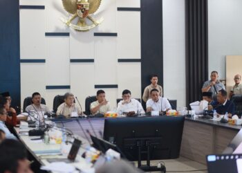 Ketua DPRD Provinsi Jambi, Muhammad Hafiz, Tegas dan Inspiratif Pimpin Rapat Maraton Bersama Asosiasi Honorer