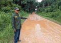 Ketua AWASI Muaro Jambi Ledakkan Kritik: Pemerintah Tutup Mata, Jalan Rusak di Perumahan Audiri Permai Seperti Kubangan!