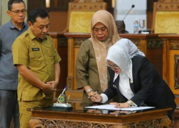 Dewan Perwakilan Rakyat Daerah (DPRD) Kabupaten Tanjung Jabung Timur menggelar rapat paripurna masa persidangan I tahun 2024-2025 dengan agenda usul pengumuman pengesahan pengangkatan Bupati dan Wakil bupati Tanjung Jabung Terpilih pada pemilihan serentak tahun 2024.