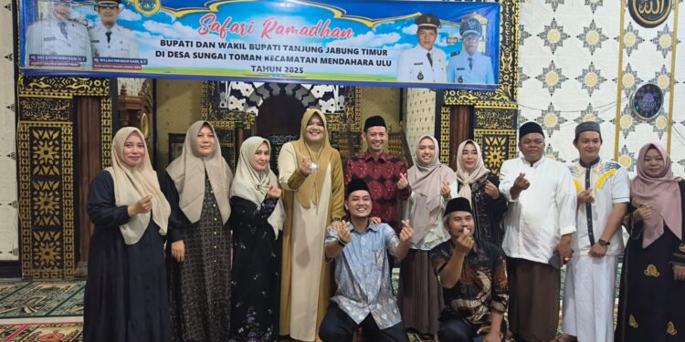 BUPATI DAN WAKIL BUPATI TANJUNG JABUNG TUMUR SAFARI RAMADHAN KECAMATAN MENDAHARA ULU.