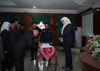 Perdana, Bupati Dillah Lantik 19 Pejabat Eselon Dua
