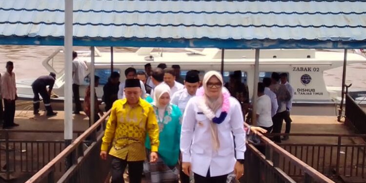 Kunjungi Masyarakat Sungai Tawar, Bupati Dillah Disambut Hangat