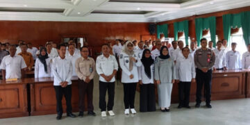 Bupati Tanjung Jabung Timur Dillah Hikmah Sari Serahkan SPPT dan DHKP PBB 2025