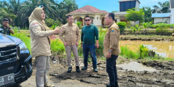 Bupati Tanjung Jabung Timur Bersama Gubernur Tinjau Jalan Sabak – Nipah Panjang, Rencana Perbaikan Multiyear