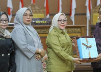 Paripurna DPRD Tanjab Timur Dengan Agenda  Pemda Tanjabtim (Eksekutif), sampaikan nota keuangan rancangan peraturan daerah tentang anggaran pendapatan dan belanja daerah perubahan Tanjabtim tahun anggaran 2025,