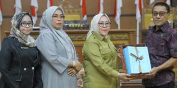 Paripurna DPRD Tanjab Timur Dengan Agenda  Pemda Tanjabtim (Eksekutif), sampaikan nota keuangan rancangan peraturan daerah tentang anggaran pendapatan dan belanja daerah perubahan Tanjabtim tahun anggaran 2025,