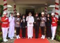 Berbeda, Semua Petugas Utama Perempuan