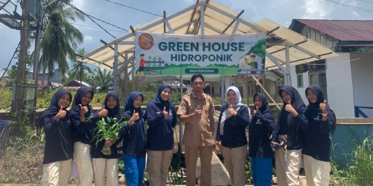 SMK Negeri 2 Tanjung Jabung Timur Jalin Kolaborasi Hidroponik dengan Karang Taruna Desa Pemusiran