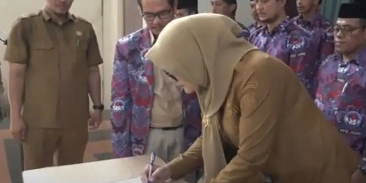 Bupati Tanjabtim Kukuhkan Pengurus PPDI Masa Bakti 2024 – 2029