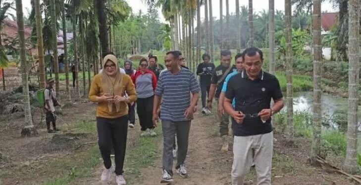 Bupati Tanjabtim Dillah, Tinjau Kondisi Saluran Drainase di Desa Catur Rahayu, Dendang