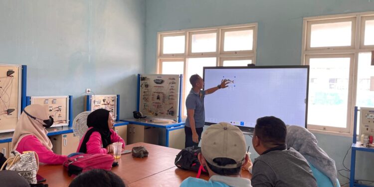 SMKN 2 Tanjung Jabung Timur Gelar Diseminasi Pemanfaatan PID di Kelas