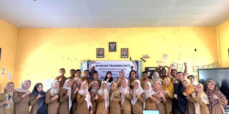 Dengan Mendatangkan Nara Sumber, SMAN 8 Tanjabtim Menggelar IHT. 