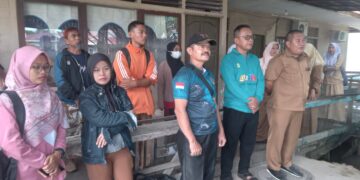 Kasi PPM Kec Nipah Panjang Dan Ketua Kontingen Lepas Peserta Lomba O2SN Dan FLS3N