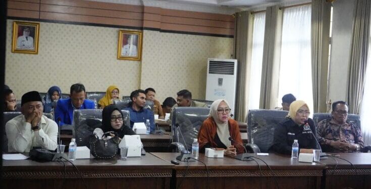Dewan Perwakilan Rakyat Daerah (DPRD) Kabupaten Tanjung Jabung Timur menggelar Rapat Dengar Pendapat (RDP) bersama sejumlah Organisasi Perangkat Daerah (OPD), Senin (20/4/2026), di Ruang Serba Guna DPRD.