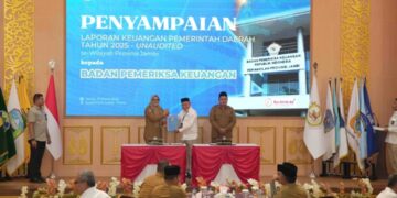 Bupati Dillah secara resmi menyerahkan Laporan Keuangan Pemerintah Daerah (LKPD) Kabupaten Tanjung Jabung Timur Tahun 2025
